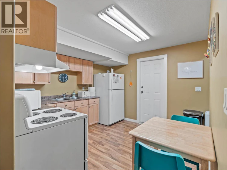 866 Arlington Court, Kamloops, BC, V2B 8T4 - 33