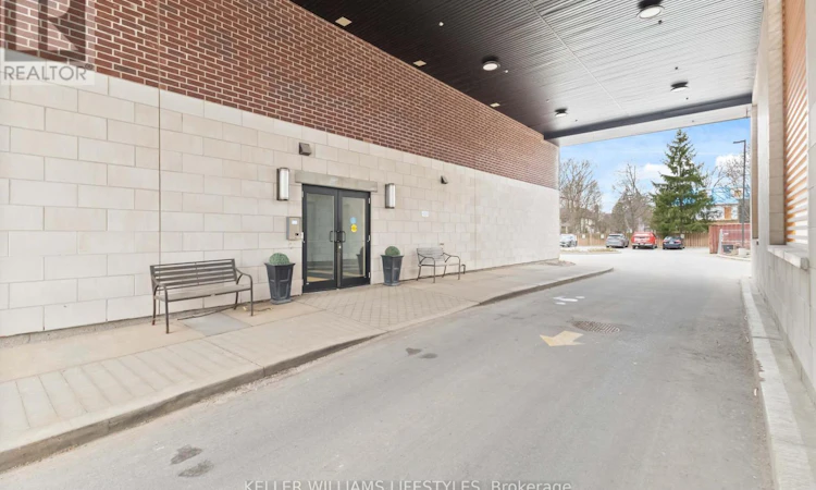 305-89 Ridout Street S