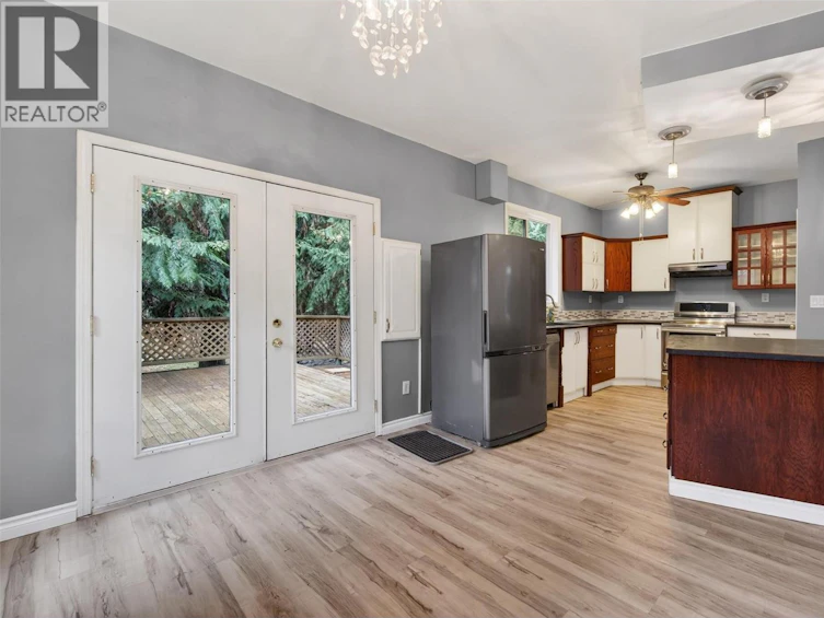 9048 Humming Bird Drive, Swansea Point, BC, V0E 2K2 - 17
