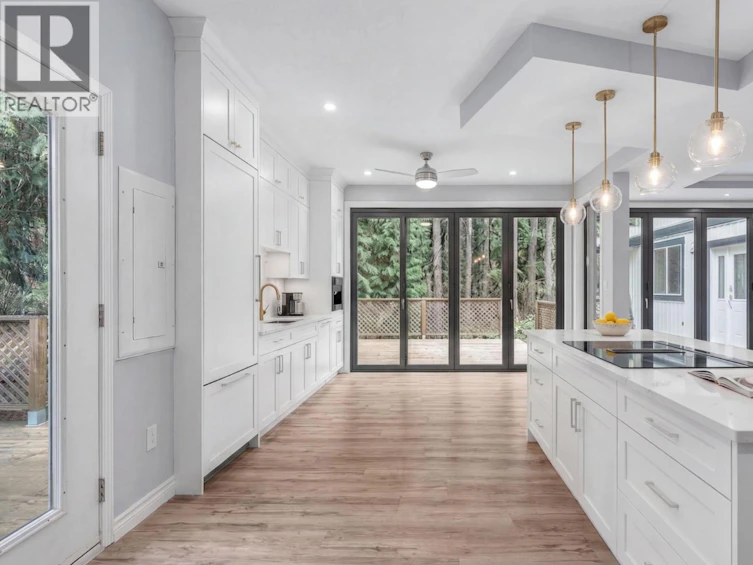 9048 Humming Bird Drive, Swansea Point, BC, V0E 2K2 - 6