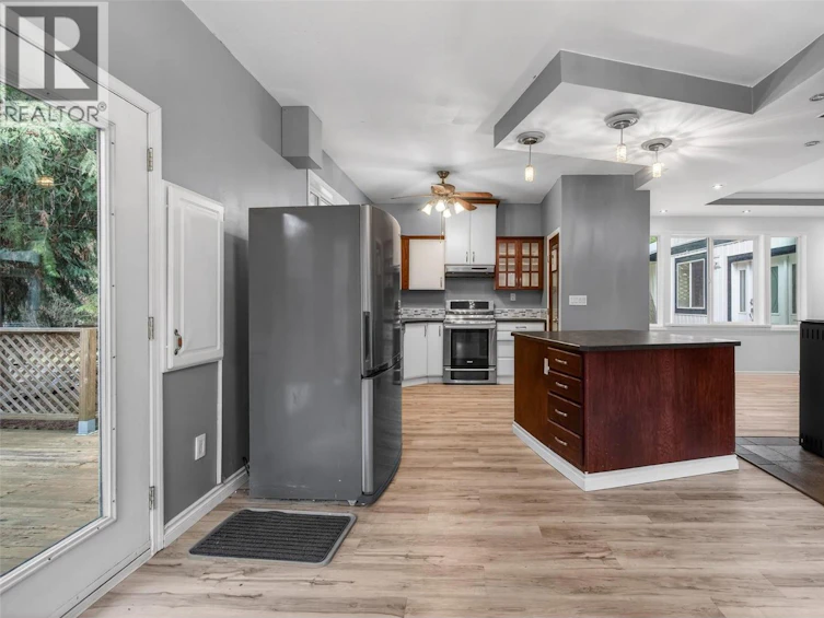 9048 Humming Bird Drive, Swansea Point, BC, V0E 2K2 - 18