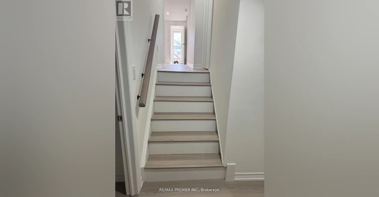 18 Madonna Gardens, Toronto, ON, M9L 2T4 - 7