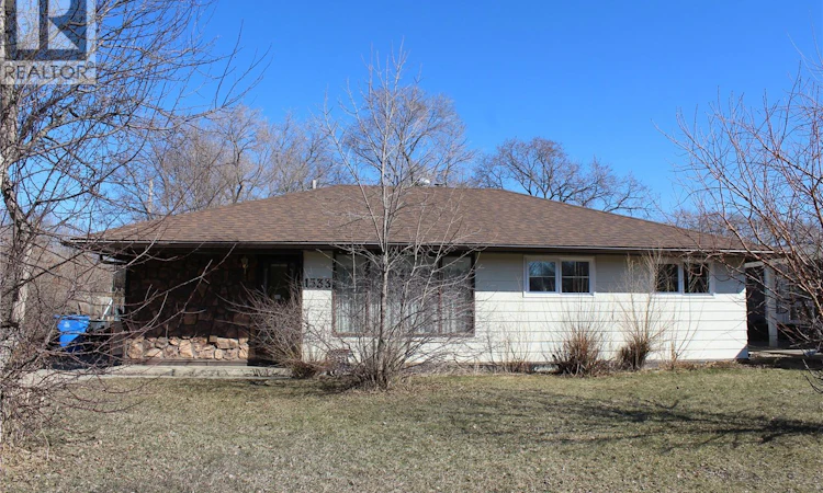1533 Thorn Crescent