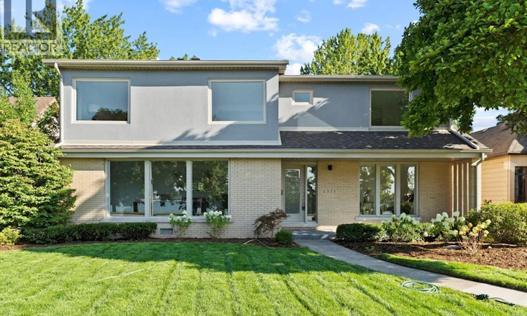 2371 Riverside Drive West