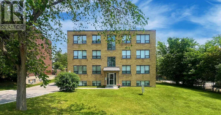 4-9901 Yonge Street, Richmond Hill, ON, L4C 1V1