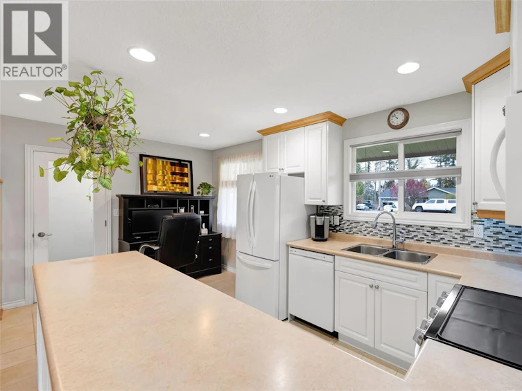 1298 Sunrise Drive, French Creek, BC, V9P 1W7 - 9
