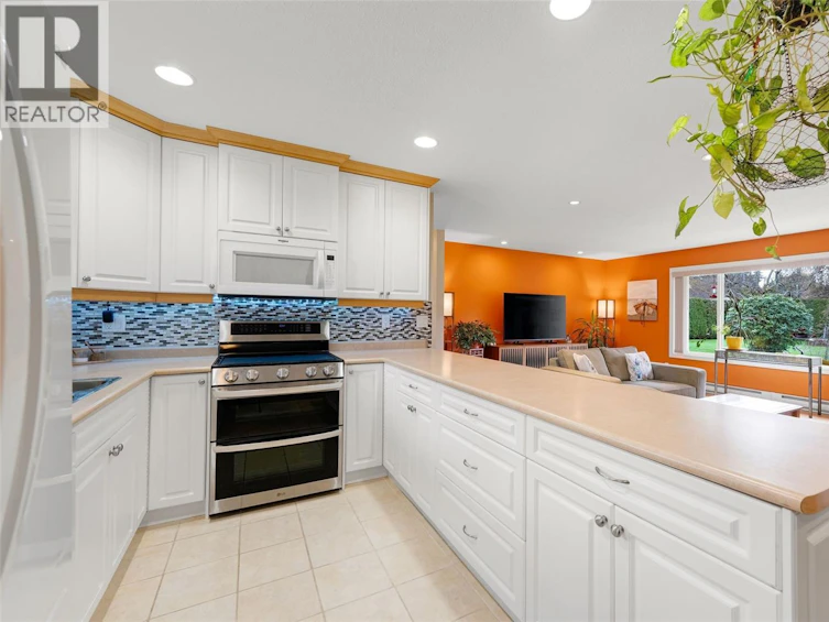 1298 Sunrise Drive, French Creek, BC, V9P 1W7 - 8