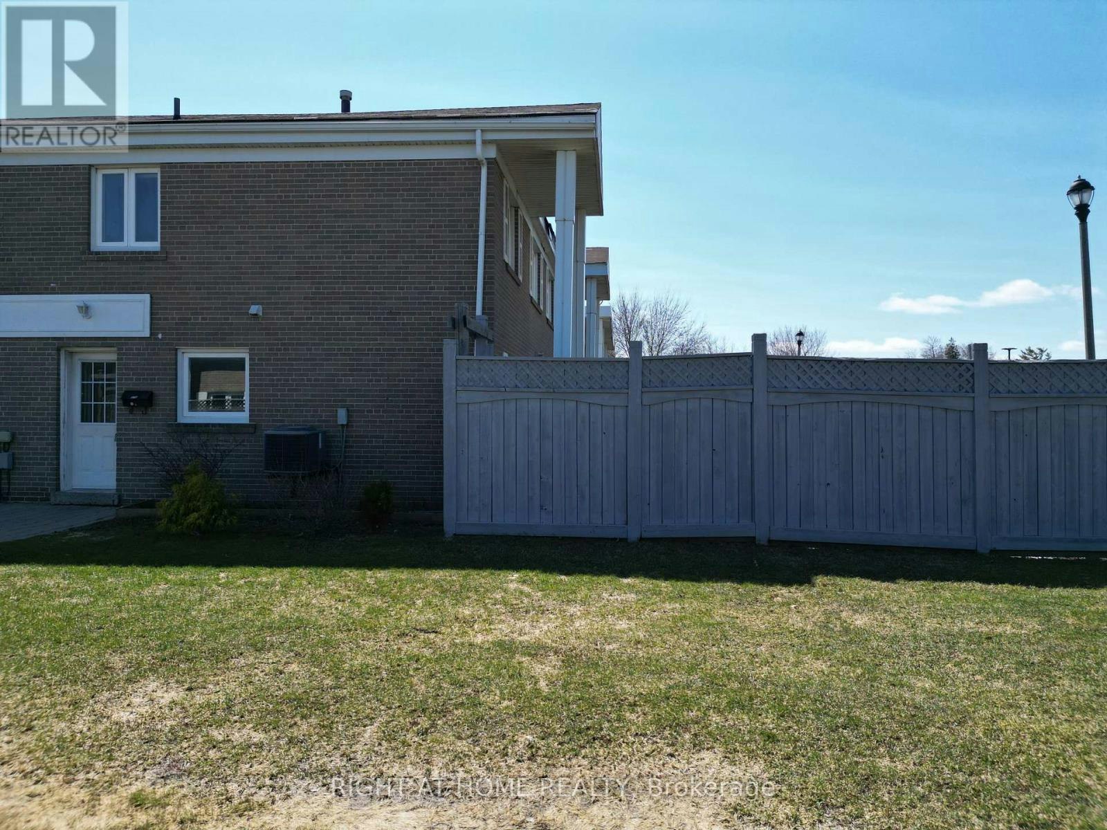 270 Town House Crescent, Brampton, ON, L6W 3C7