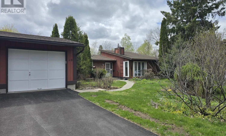 10 Amundsen Crescent