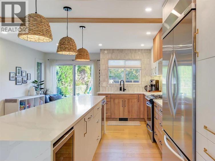 985 Manhattan Drive, Kelowna, BC, V1Y 1H7 - 9