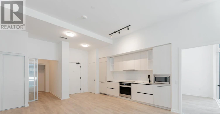305-10 Graphophone Grove, Toronto, ON, M6H 0E5