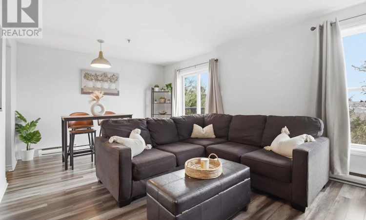 215-75 Collins Grove