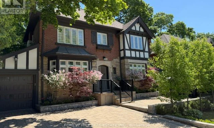 607 Spadina Road
