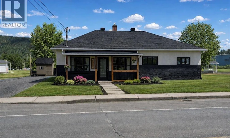2116 Commerciale Street