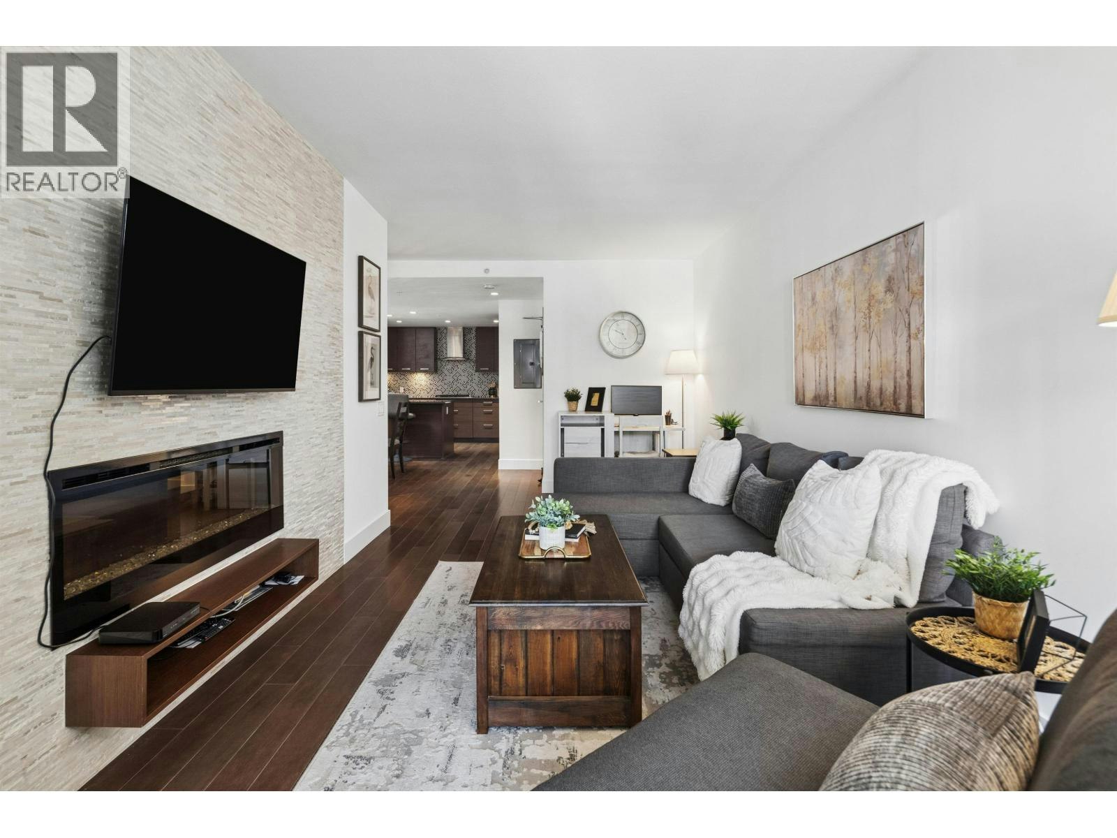 406-210 W 13 Street, North Vancouver, BC, V7M 1N7