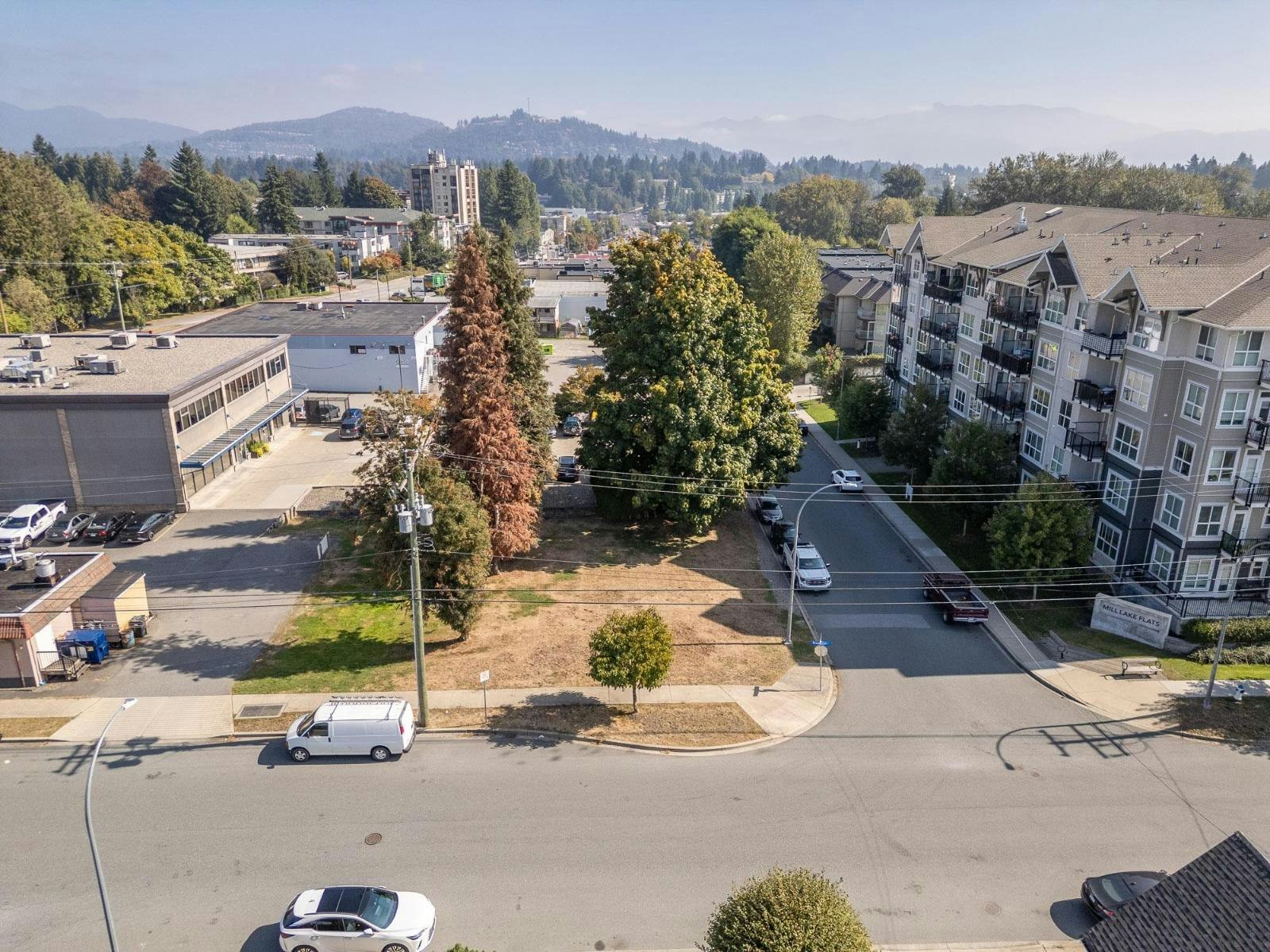 2604 E Bourquin Crescent - 2