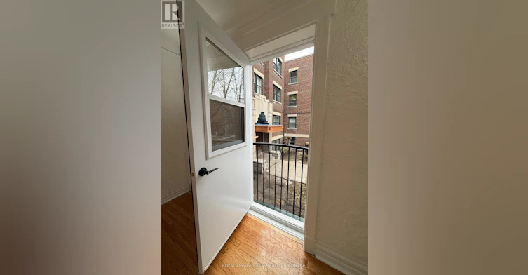 2-235 Cooper Street, Ottawa, ON, K2P 1L7 - 4