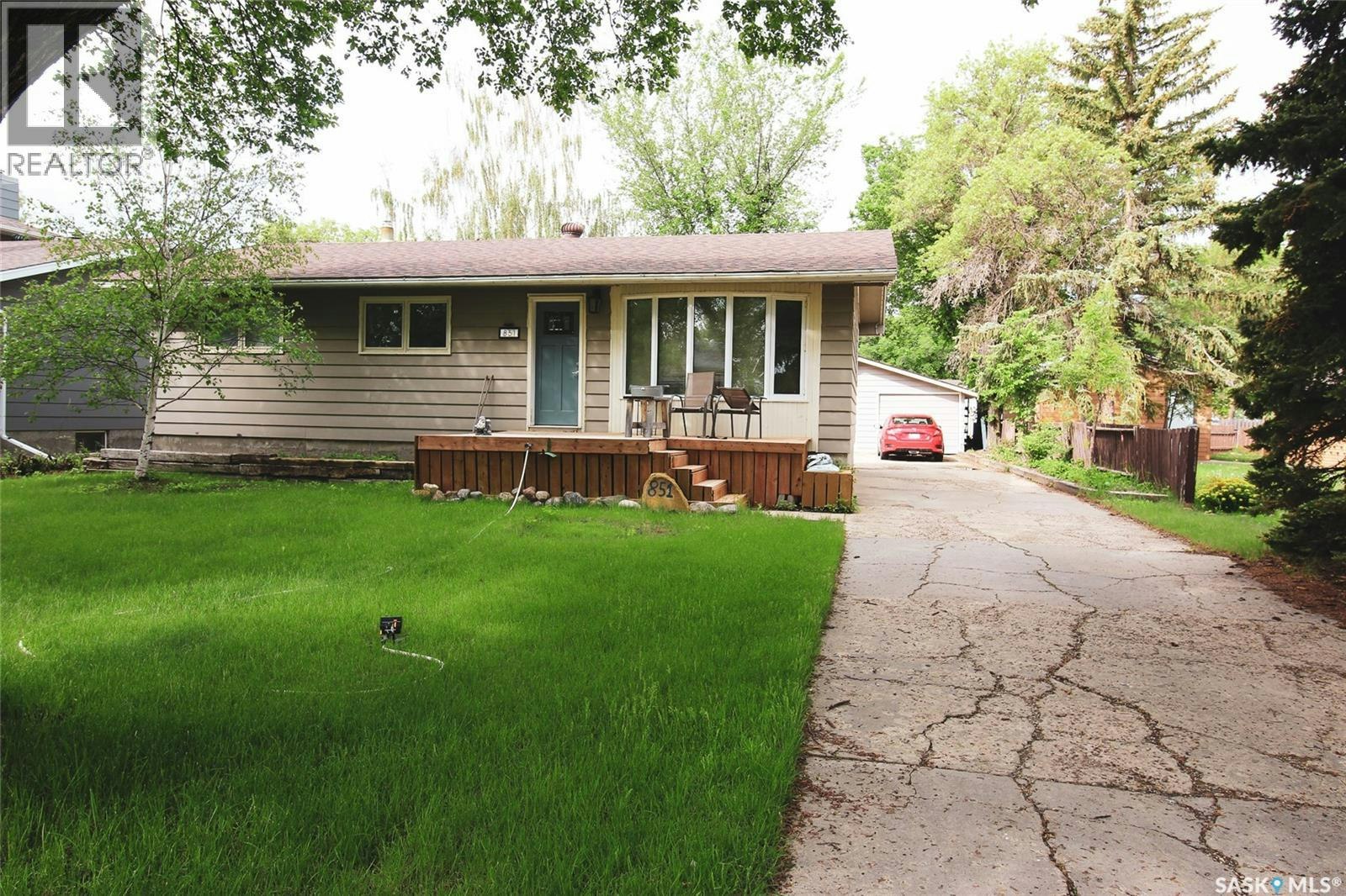 851 2nd Street E, Shaunavon, SK, S0N 2M0