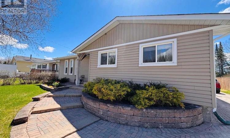 48 Redwing Avenue