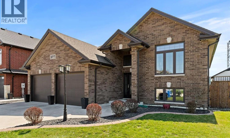 377 Piroli Crescent