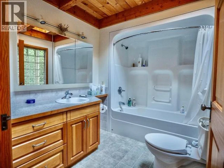 2777 Cedar Way, Savary Island, BC - 9