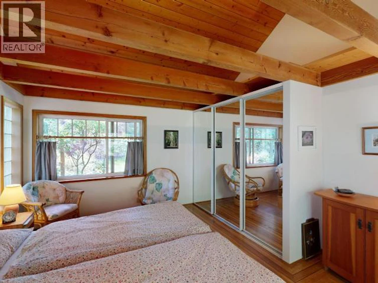2777 Cedar Way, Savary Island, BC - 8