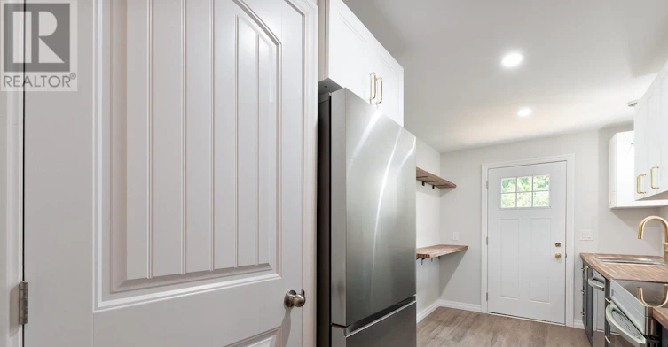 MAIN-35 Inkerman Street, St. Thomas, ON, N5P 3E9 - 13