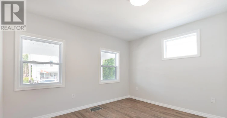 MAIN-35 Inkerman Street, St. Thomas, ON, N5P 3E9 - 7