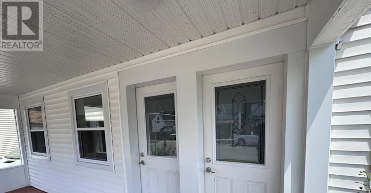MAIN-35 Inkerman Street, St. Thomas, ON, N5P 3E9 - 2