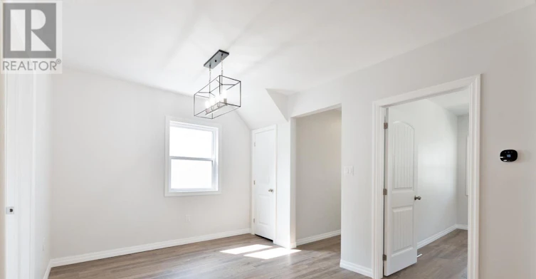 MAIN-35 Inkerman Street, St. Thomas, ON, N5P 3E9 - 6