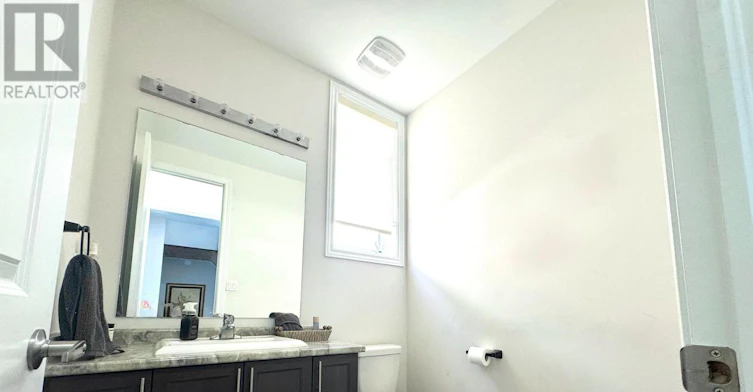 BATH-UPPER 1003 Two Beds + One Green Street, Innisfil, ON, L0L 1W0 - 13