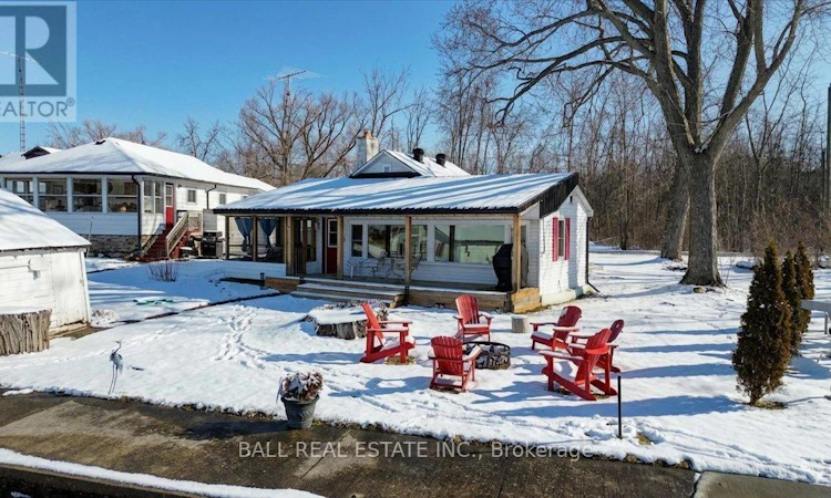 1129 Mccarthy's Point Road