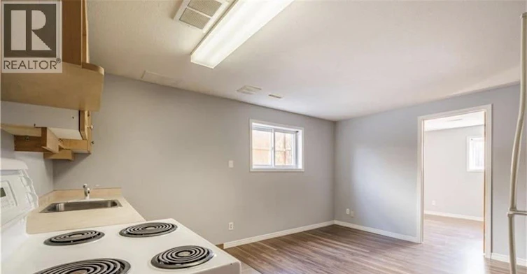 87(A Tamvale Crescent, Kitchener, ON, N2E 3K8 - 2