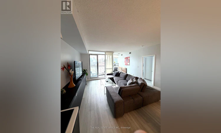 202-151 Dan Leckie Way