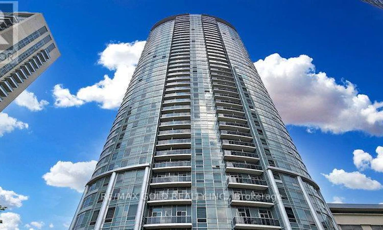 125 Village Green Square