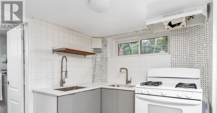 LOWER-290 Westmount Avenue, Toronto, ON, M6E 3N1 - 10