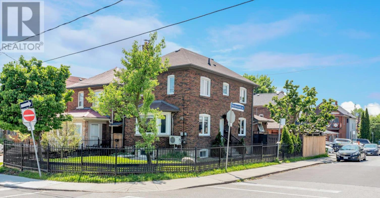 LOWER-290 Westmount Avenue, Toronto, ON, M6E 3N1