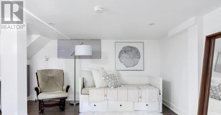 LOWER-290 Westmount Avenue, Toronto, ON, M6E 3N1 - 4