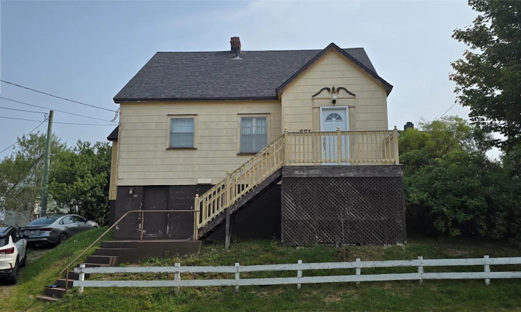 661 Main Street