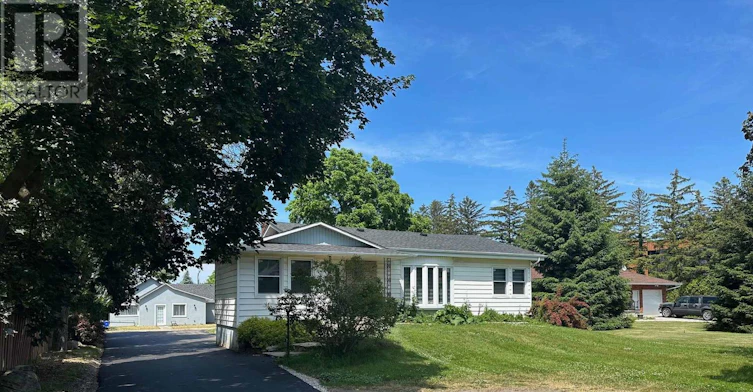 UPPER-251 King Street E, Hamilton, ON, L8G 1L9