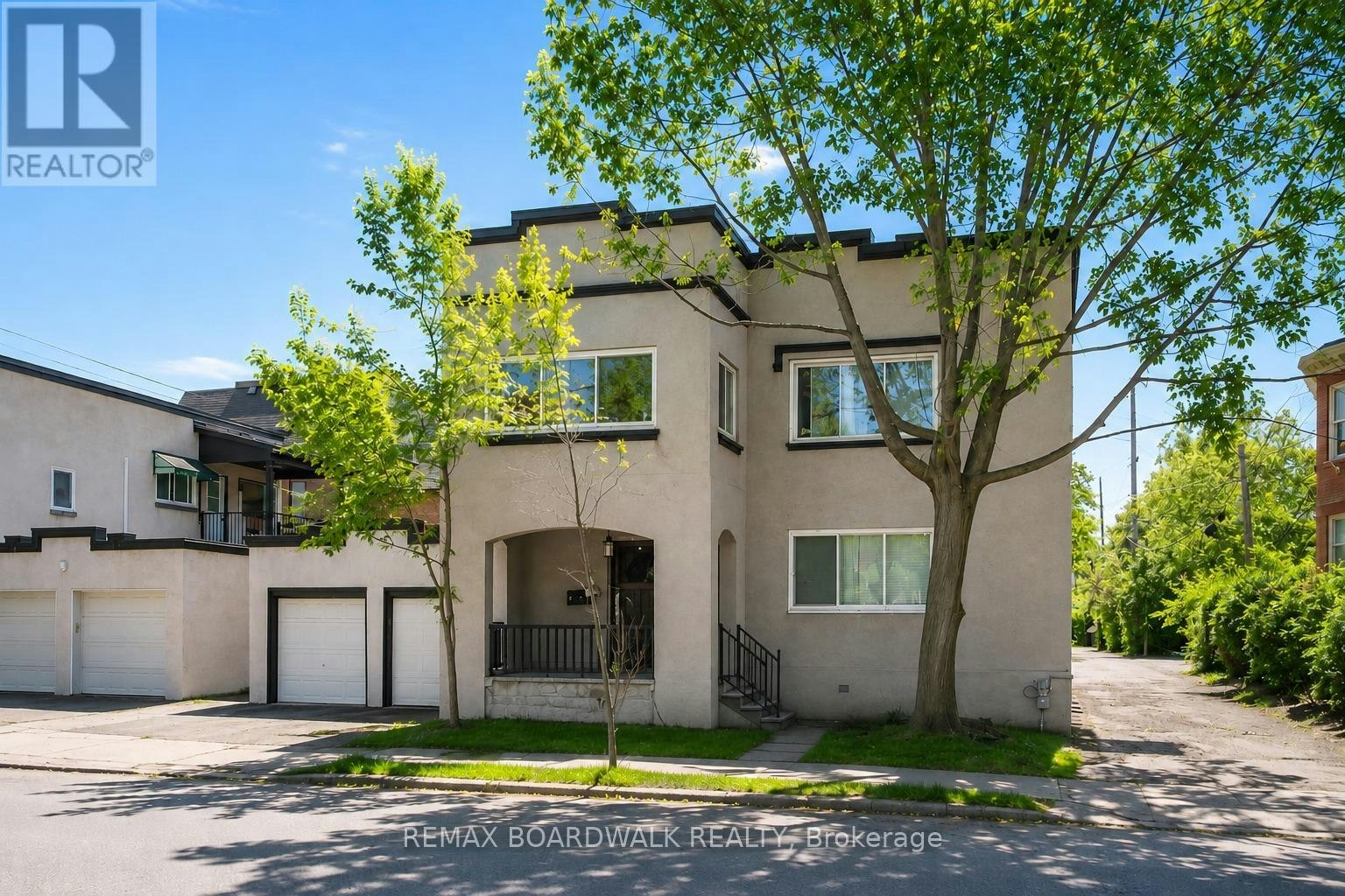 320 Laurier Avenue E, Ottawa, ON, K1N 6P6