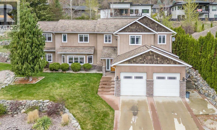 2455 Colin Crescent