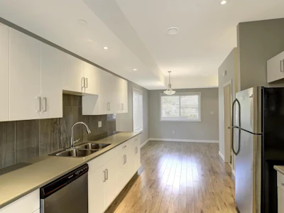 101 & 102-551 Ellis Street - 4
