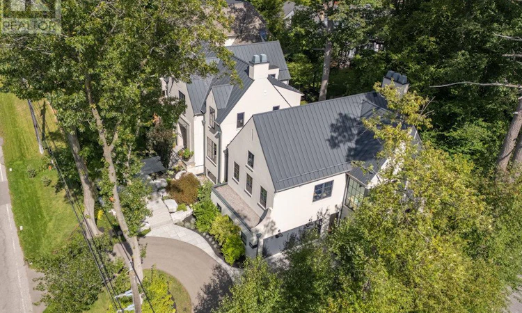 238 Mineola Road W