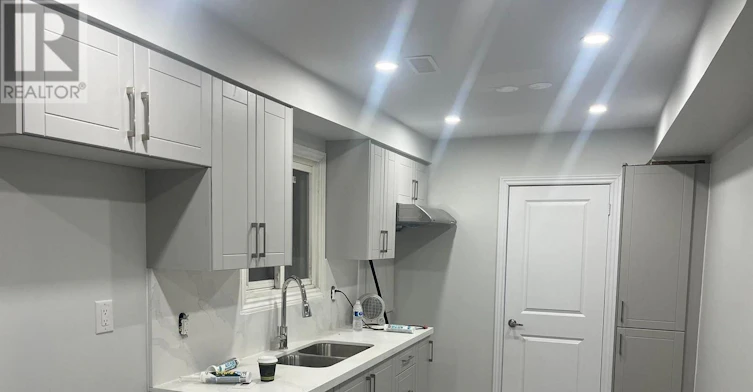 8 Rotherglen Court, Brampton, ON, L6X 2S1 - 3