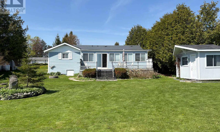 11 Lakeview Crescent