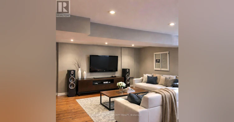 708 Mountview Place, Newmarket, ON, L3Y 3P7 - 2