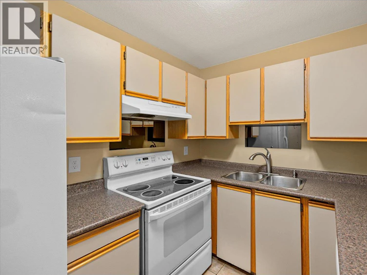 300-3160 De Montreuil Court, Kelowna, BC, V1W 3W3 - 15