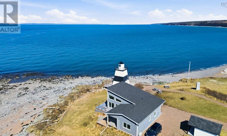 15 Lighthouse Road