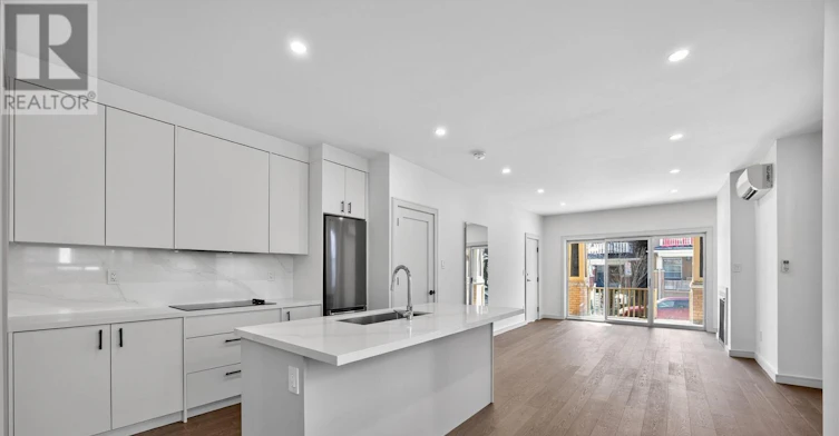 MAIN FLOOR-23 Fernwood Park Avenue, Toronto, ON, M4E 3E9 - 2